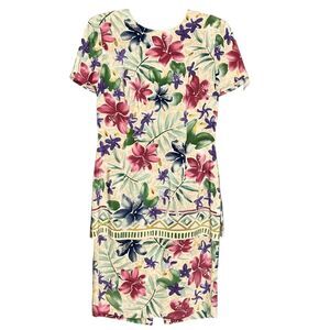 Maggy London Size 8 Floral Silk Dress Short Sleeve Knee Length Spring Bouquet